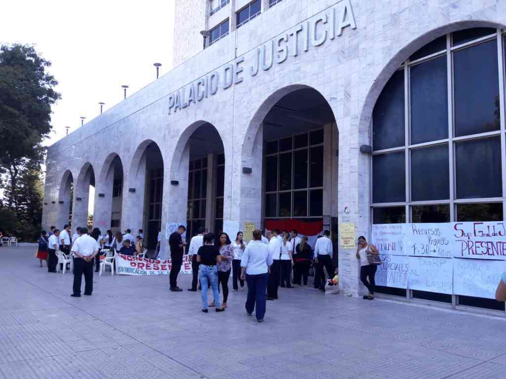 Los funcionarios judiciales se hallaban en huelga desde hace 14 días. Foto: Radio Uno