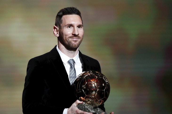 Messi consiguió un nuevo Balón de Oro. Foto: EFE