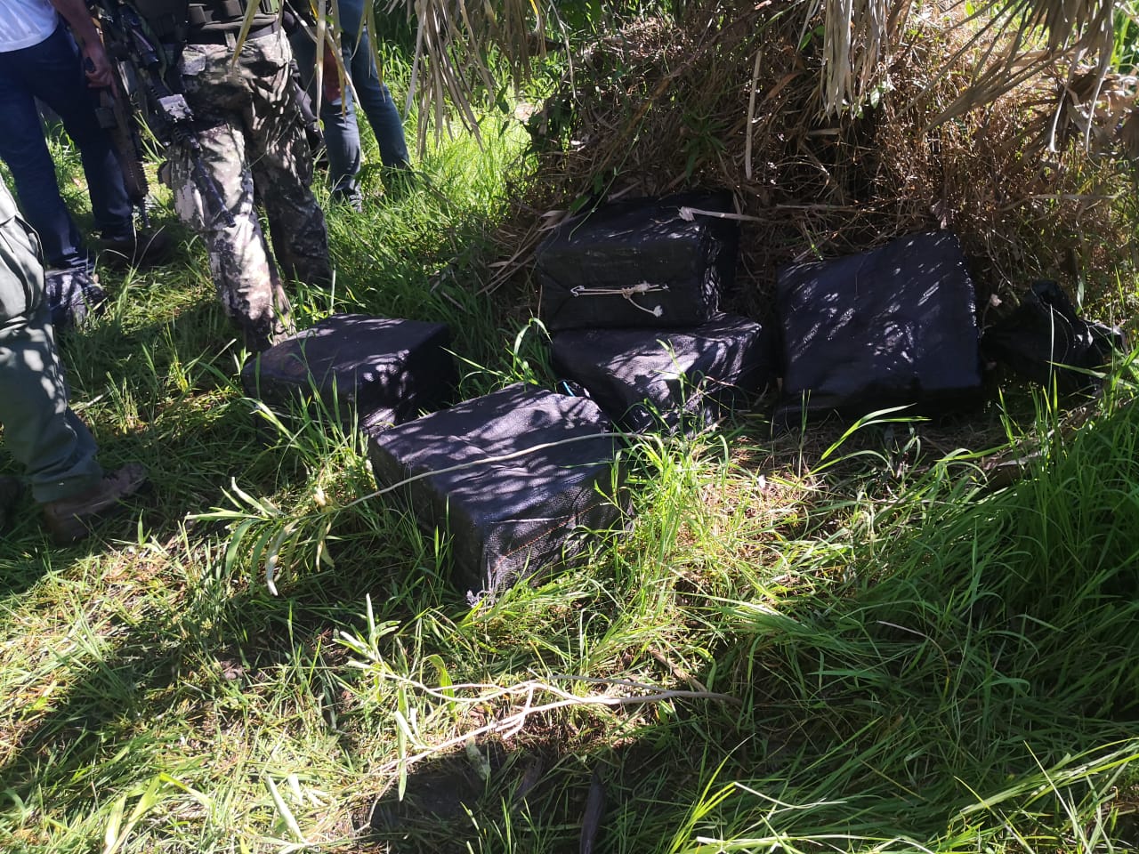 300 kg de Cocaína fueron incautados. Un presunto narco fue herido en la pierna. Fotos: Ministerio Público