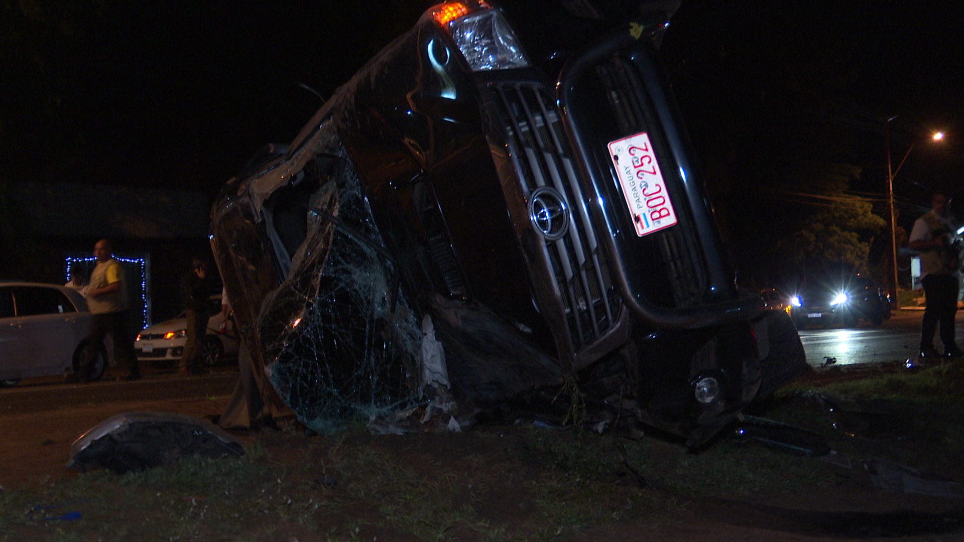 La camioneta terminó volcando, tras ser impactada en la parte trasera por un vehículo, cuyo conductor estaba alcoholizado.