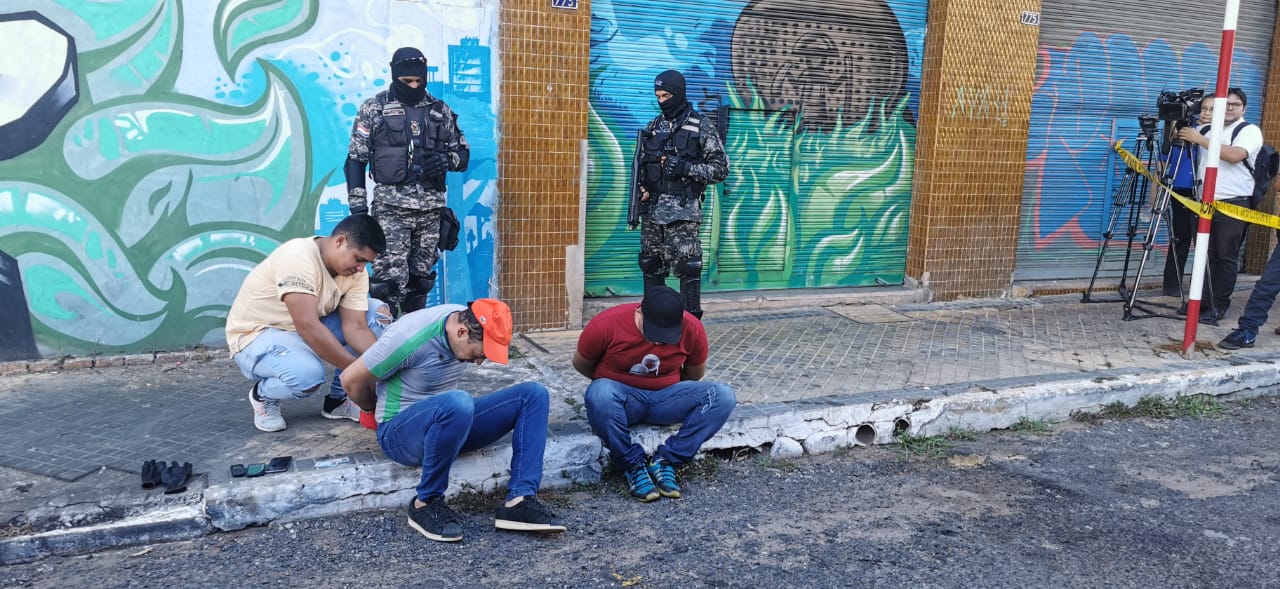 Los hombres fueron detenidos a escasos metros del Palacio de gobierno. Foto: Policía Nacional