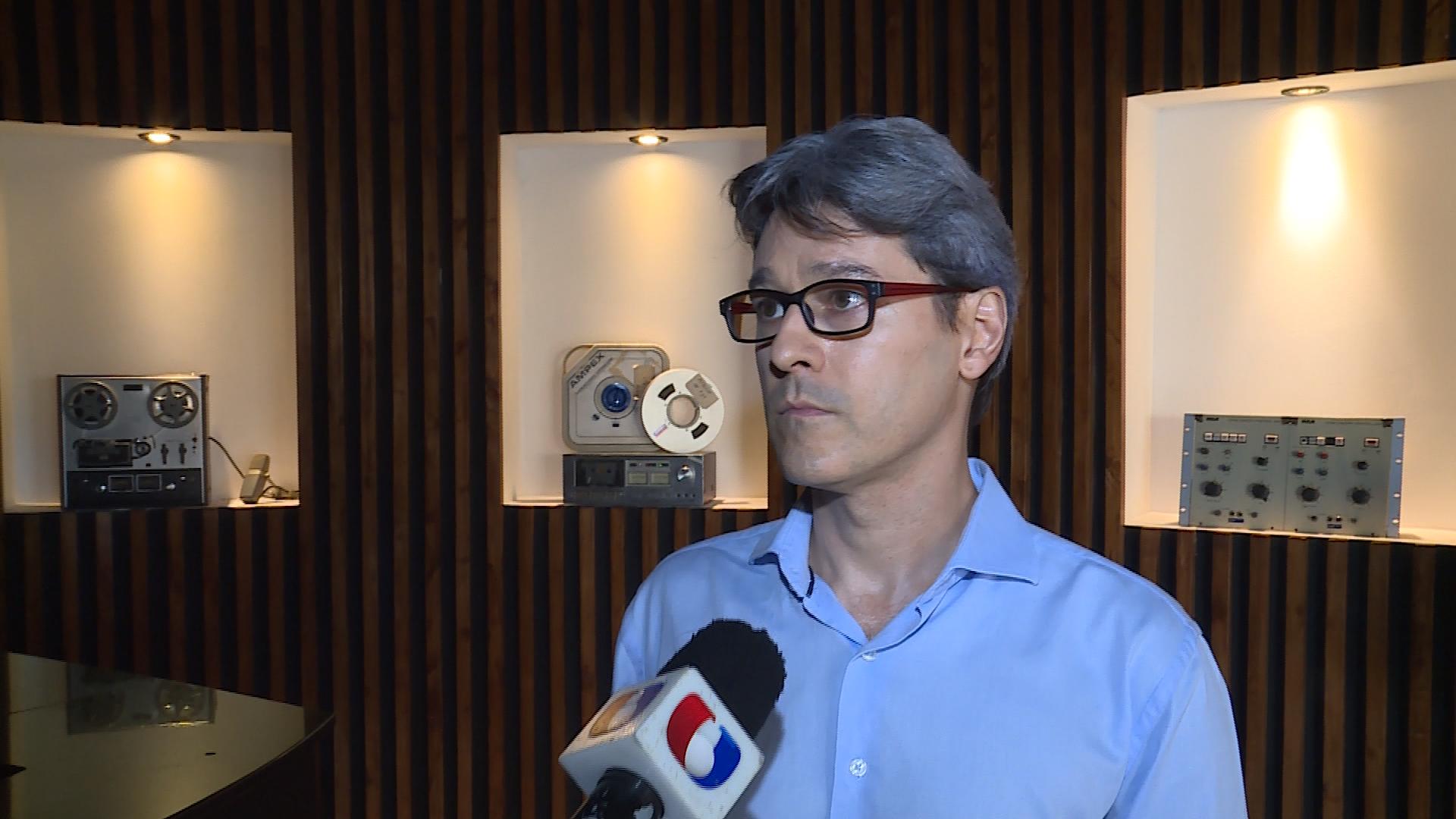Camilo Soares se presentó ante la Fiscalía para una declaración testifical, tras denunciar un presunto esquema de corrupción en la Municipalidad de Asunción. Foto: Unicanal