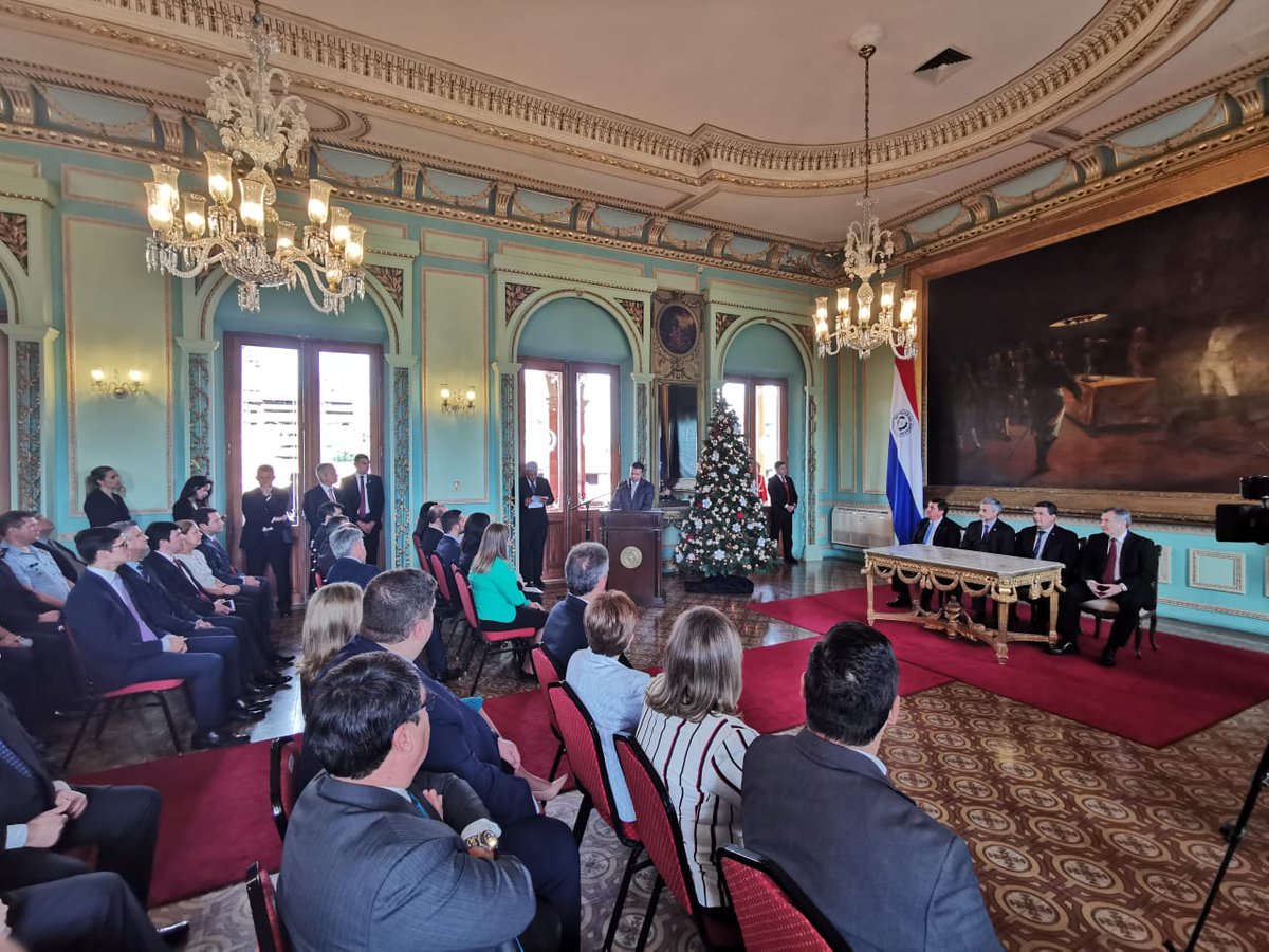 Ejecutivo promulgó hoy el paquete en el Palacio de López. Foto: Presidencia