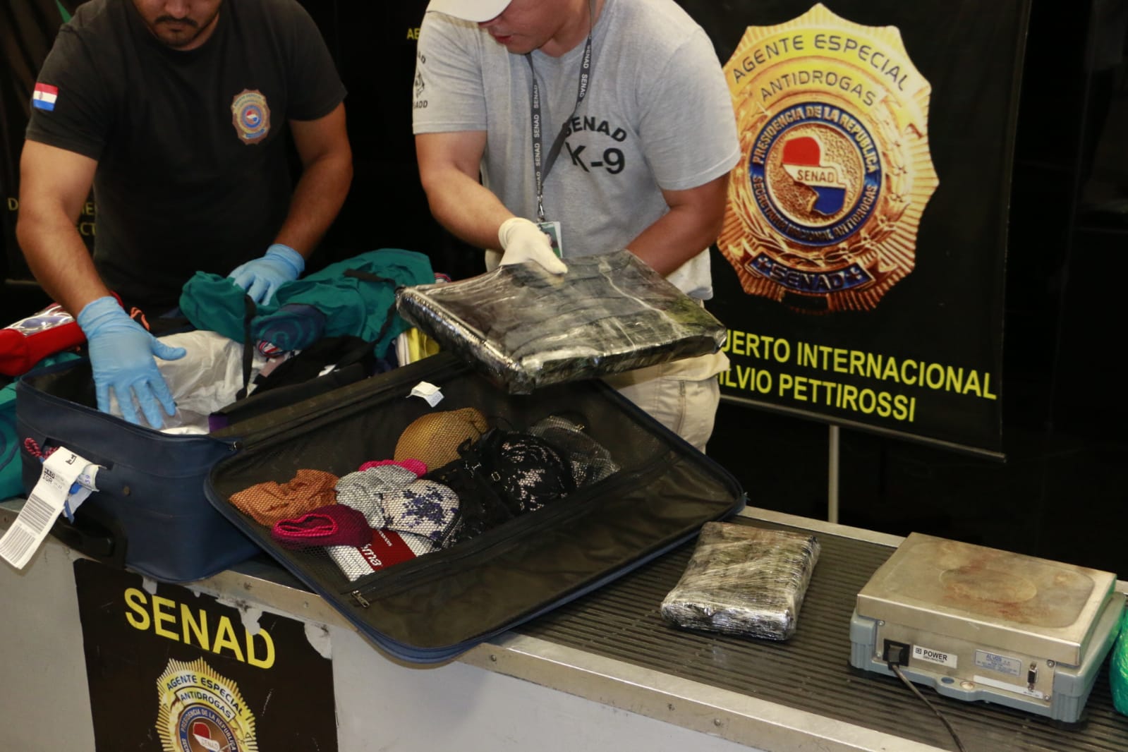 7 paquetes de cocaína fueron encontrados. Foto: Senad