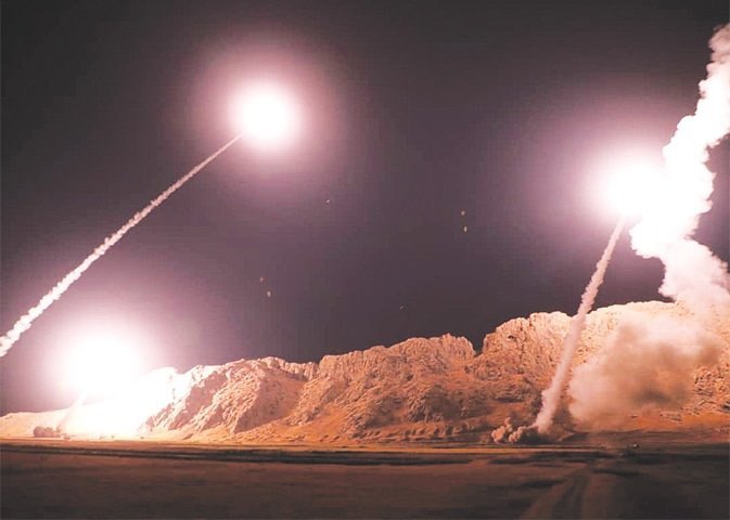 Irán lanzó decenas de misiles contra bases de tropas estadounidenses