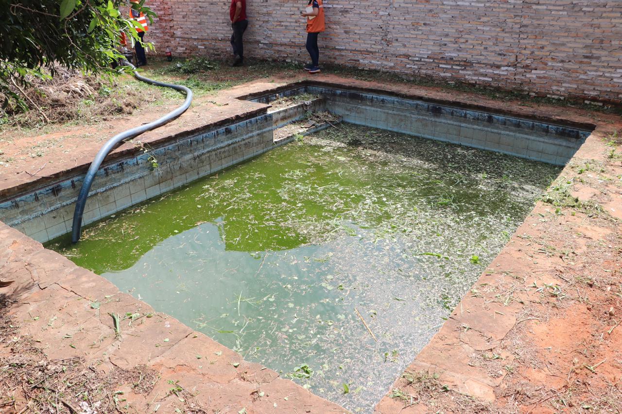 La casa en Lambaré contaba con una piscina con agua servida. Foto: Fiscalía
