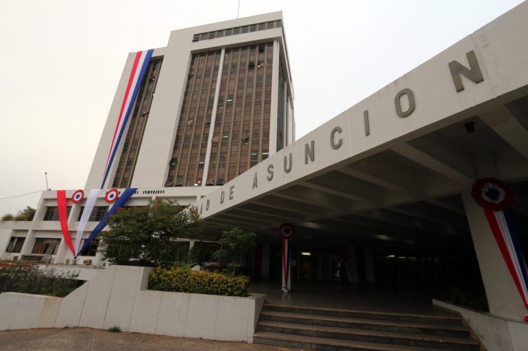 La municipalidad también debe montos al Estado paraguayo.