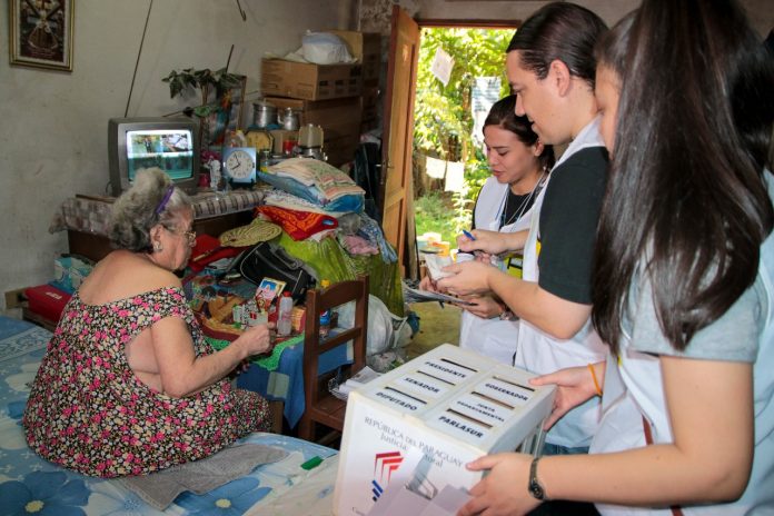 Personas con alguna discapacidad física severa o que por algún motivo no puedan acudir al local de votación, serán beneficiadas con este mecanismo. Foto: TSJE