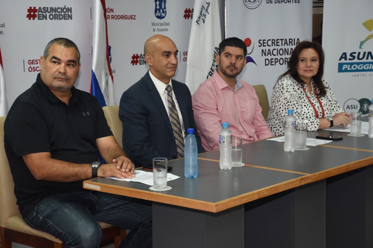 Autoridadesd de la Secretaría Nacional de Deportes, Ministerio de Salud y Municipalidad de Asunción en el lanzamiento | Foto: Municipalidad de Asunción
