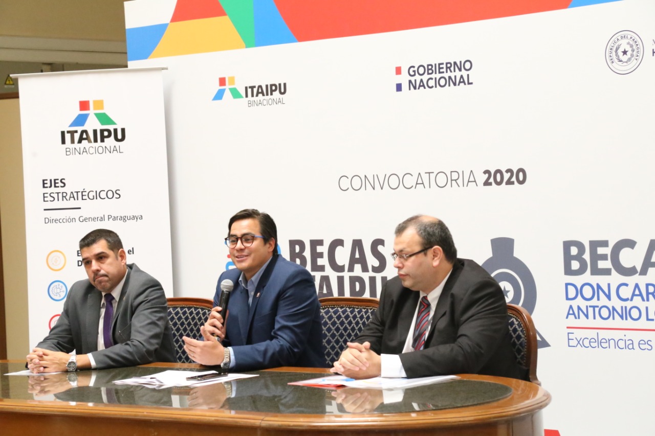 Las 2000 becas son posibles gracias a una alianza entre Itaipú y el Ministerio de Hacienda | Foto: BECAL