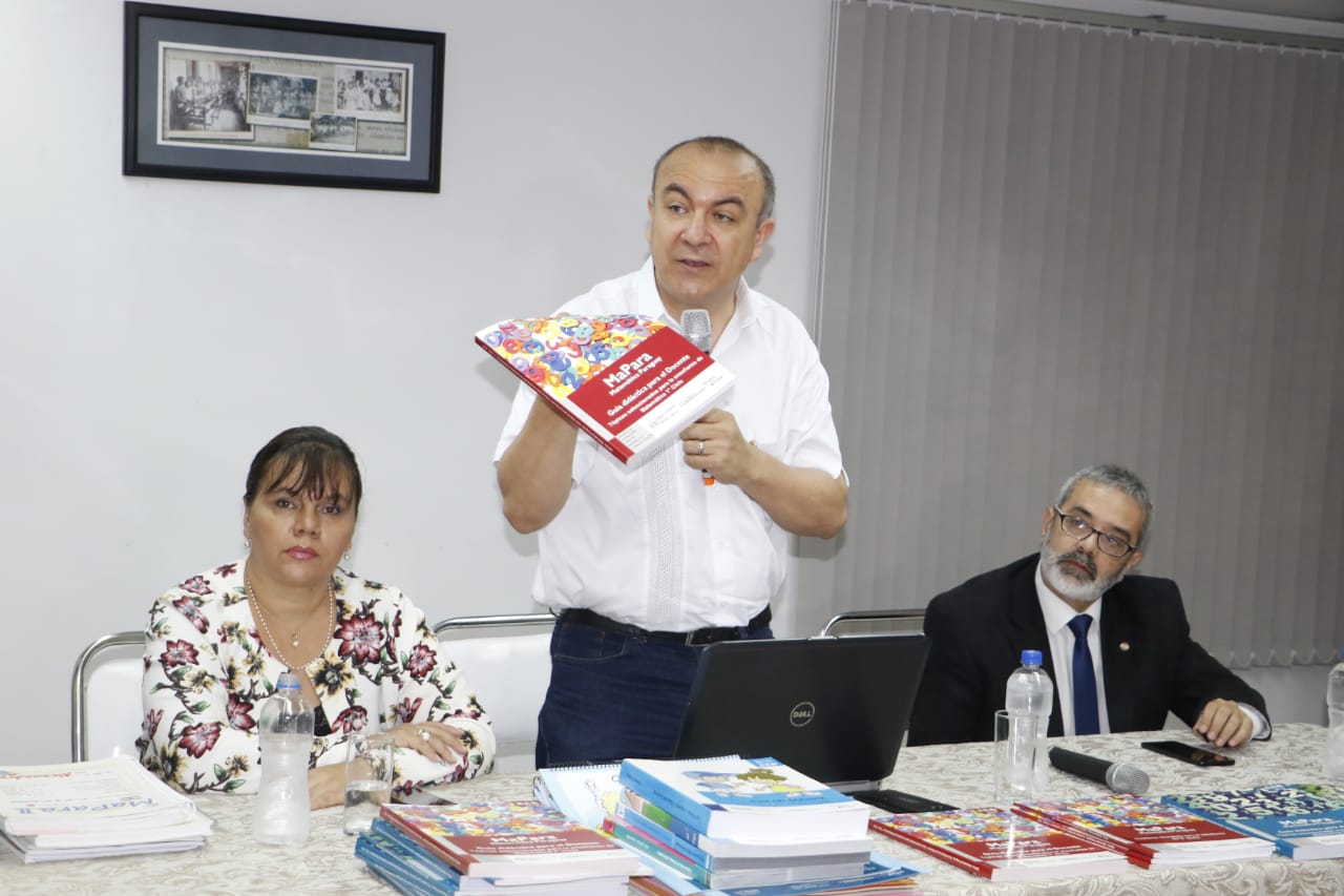El Ministerio de Educación abrirá un sumario administrativo para determinar el grado de responsabilidad de los encargados de los libros Mapara. Foto: Ministerio de Educación.