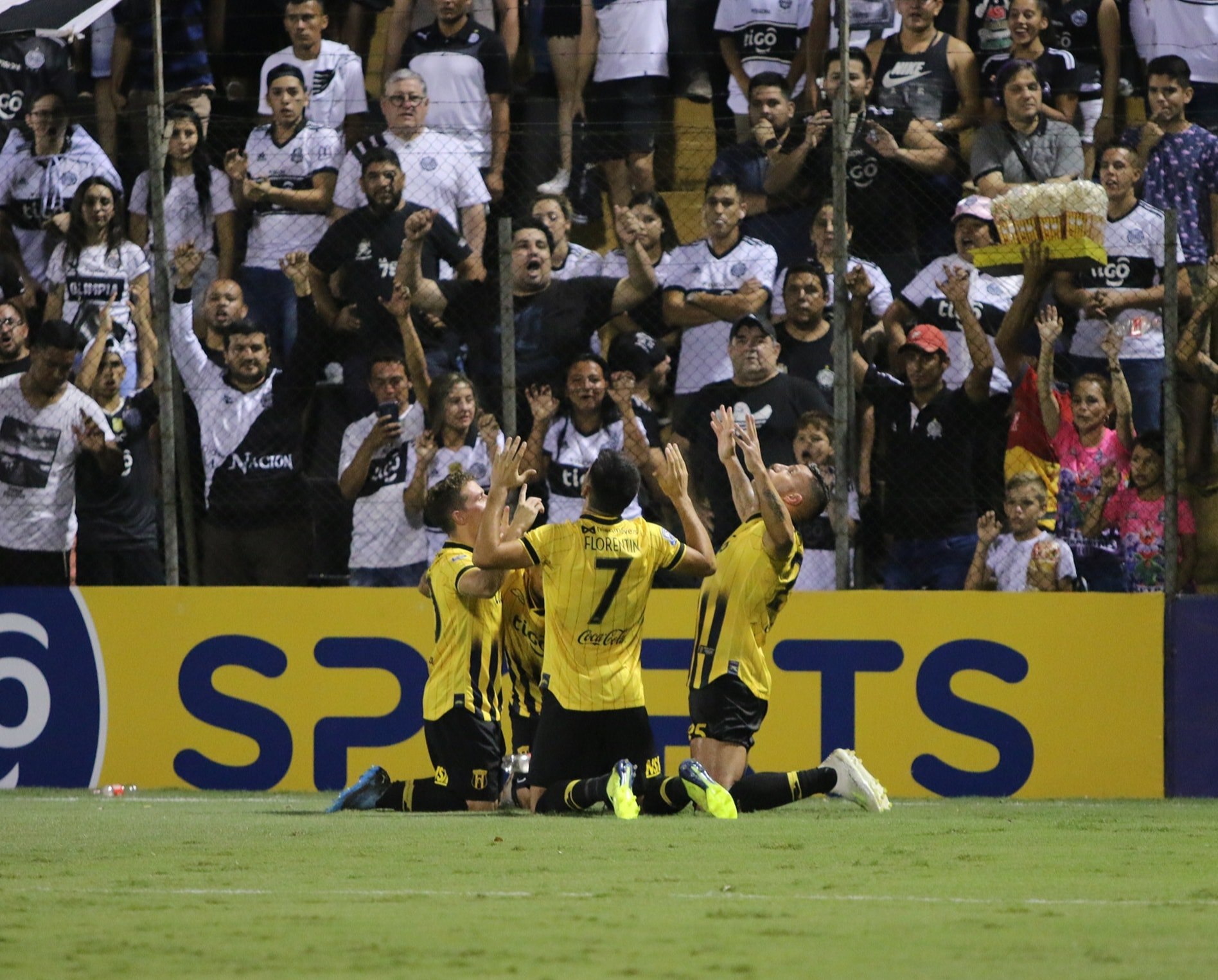 Dos goles de Bobadilla y dos de Fernández le dieron la victoria, en cancha, al Indio | Foto: Club Guaraní (Facebook)
