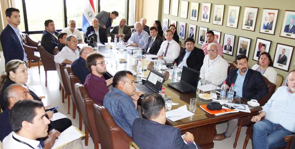 Equipo interinstitucional busca salvar el Lago Ypacarai y su ecosistema | Foto: MADES