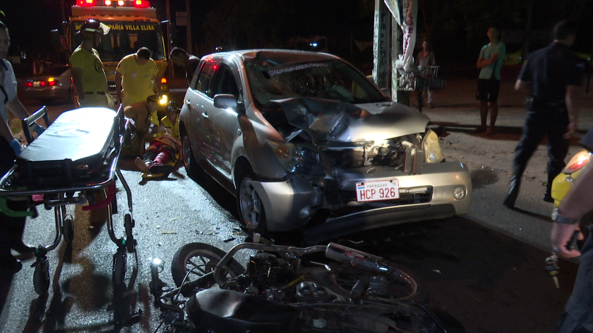 El joven fue víctima de un accidente vehicular. Su madre denuncia que el responsable no se hizo cargo de todos los gastos que conlleva su recuperación.