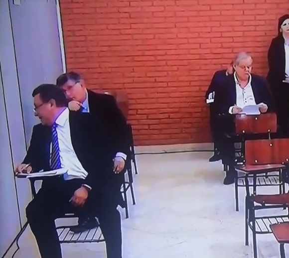 Intercambiaron comentarios en pleno examen | Foto: Captura de Video