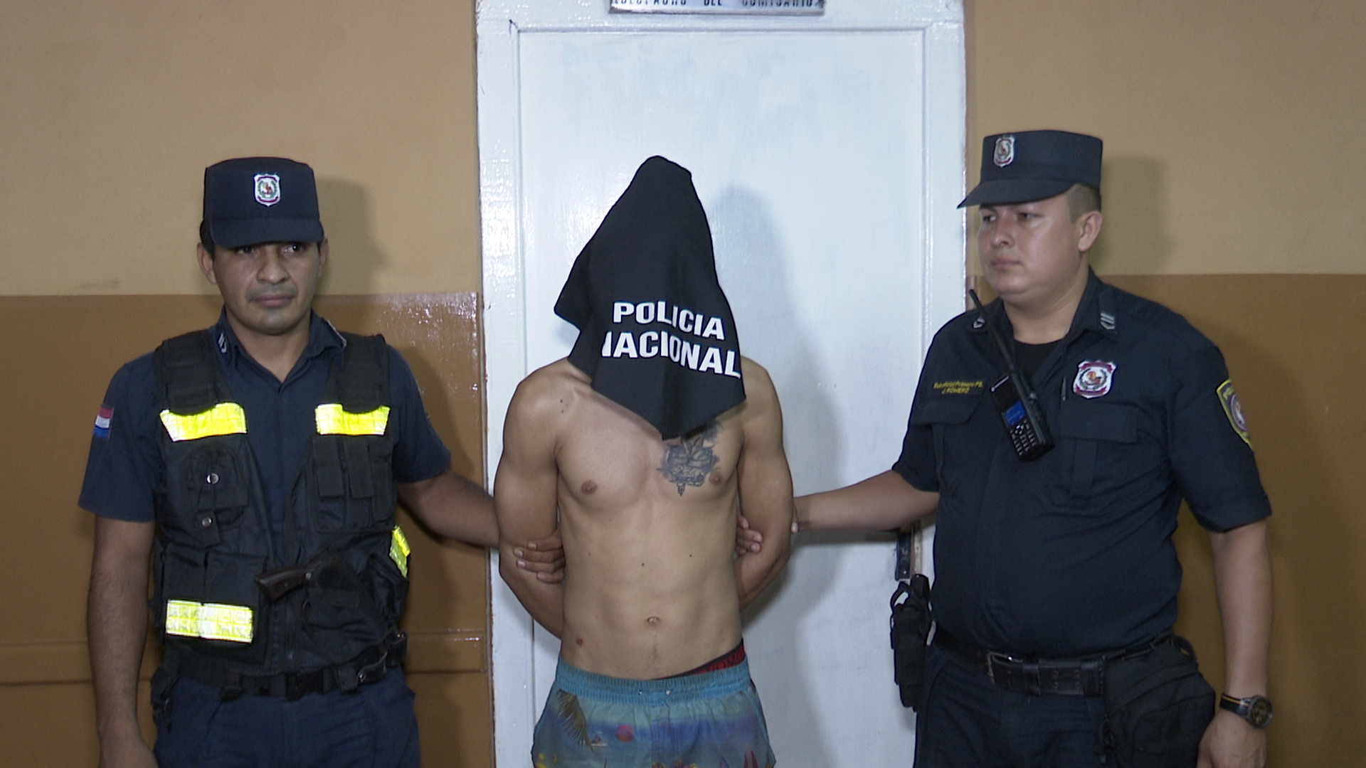 El hombre fue encontrado con varios objetos hurtados de una vivienda.