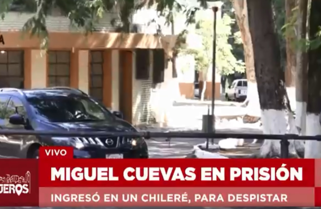 El diputado llegó cerca de las 16:00 horas.