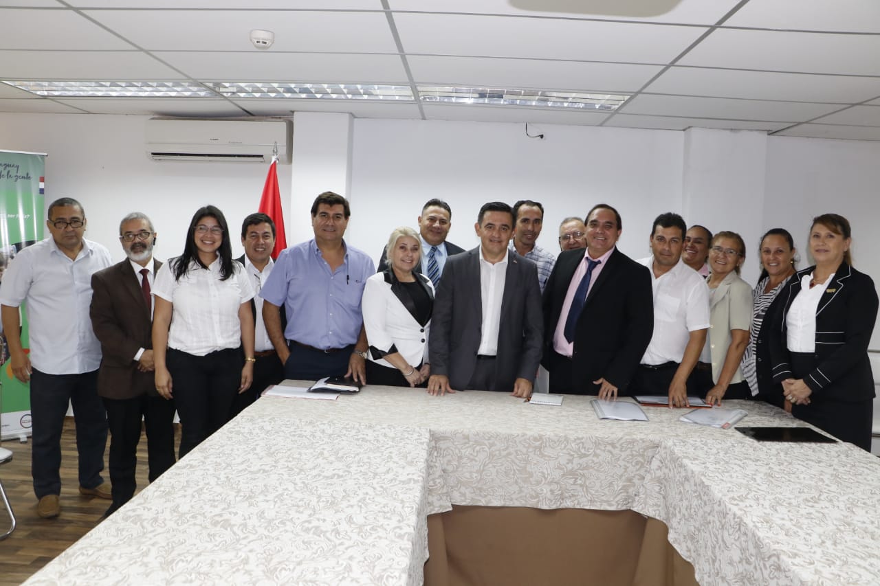 Miembros del Sinadi se reunieron con el Ministro de Educación. Foto: MEC