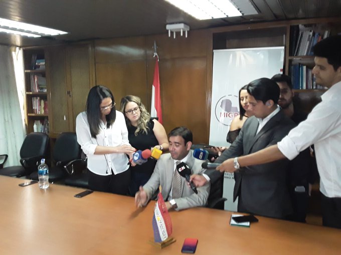 Alexis Penayo anunció su renuncia en conferencia de prensa. Foto: Radio UNO 650 AM
