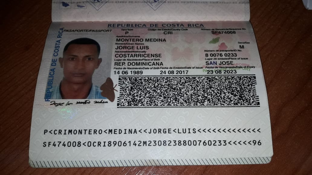 Detienen a extranjero con pasaporte falso en el Aeropuerto Unicanal