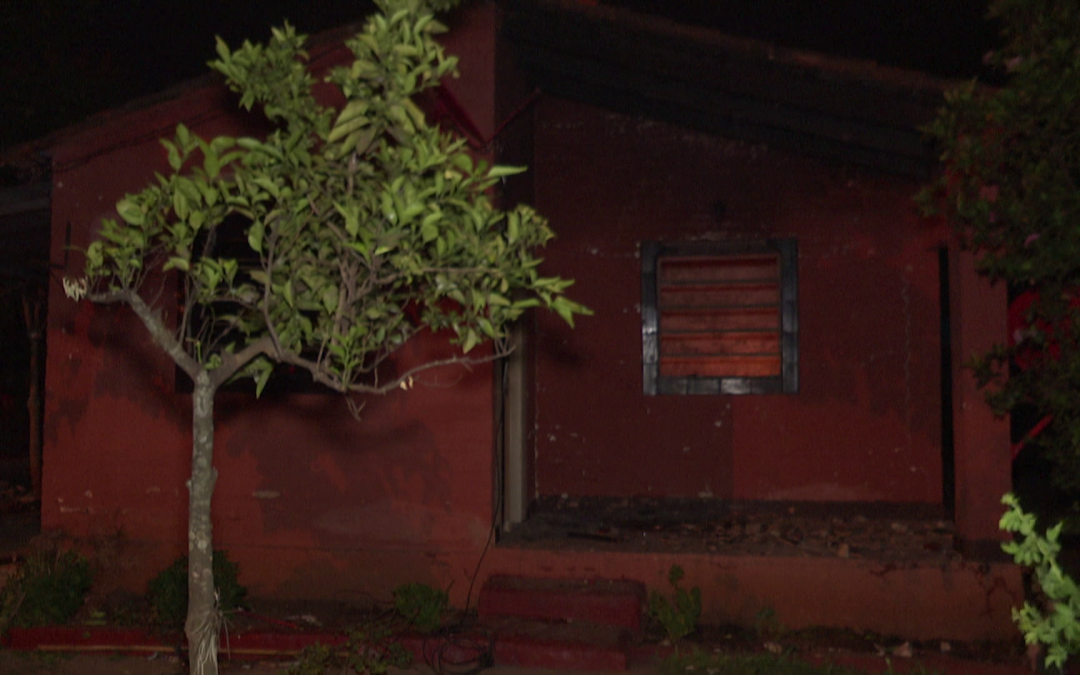 Vecinos habrían quemado casa de supuestos homicidas en Itauguá