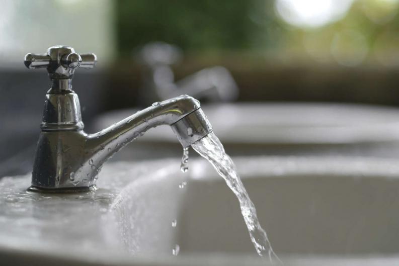 El próximo domingo se normalizaría la situación en cuanto a falta de agua en los barrios. Foto referencial.