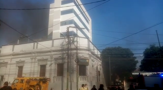 El edificio se encuentra en el microcentro de Asunción.