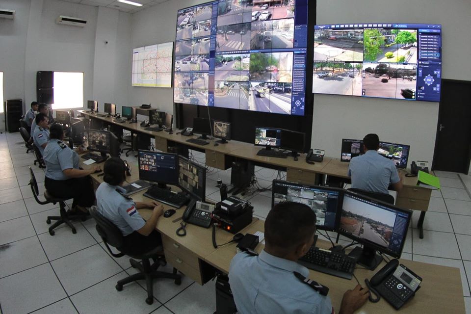 Personal de salud apoya al sistema 911 en la recepción de llamadas. Foto: Policía Nacional