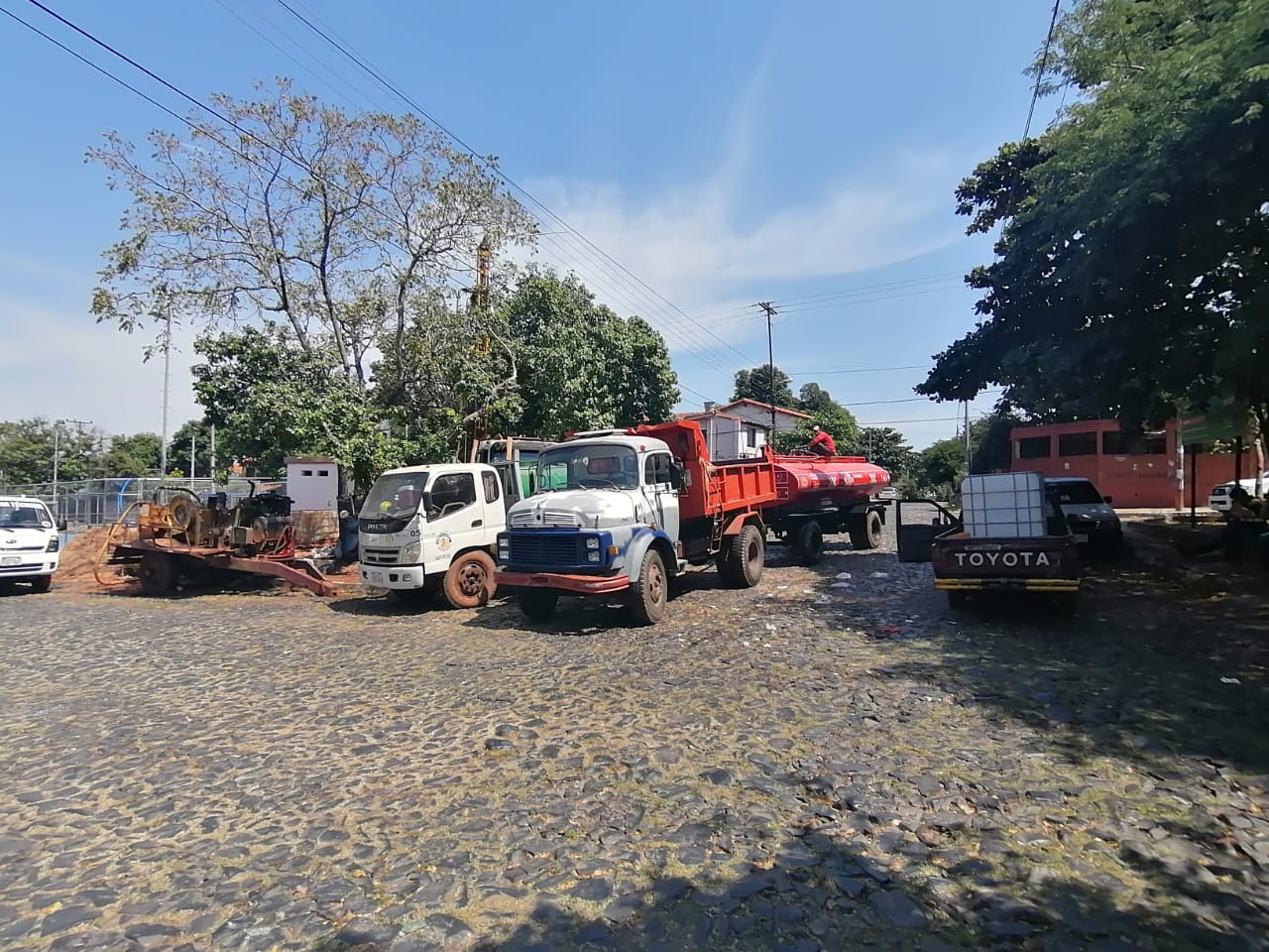 Un camión cisterna provee de agua a la zona de barrio Obrero. Foto: Gentileza