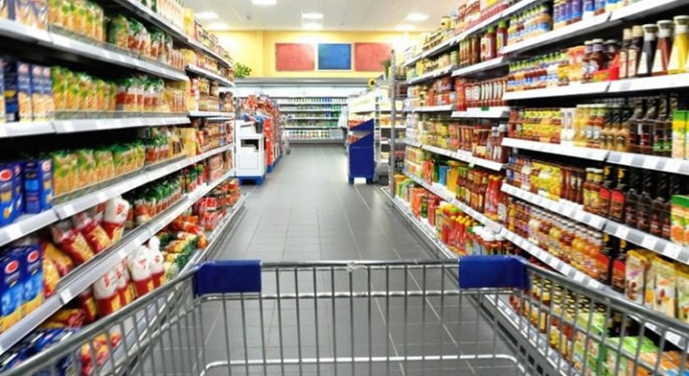 Recuerdan que supermercados abrirán desde las 18:00