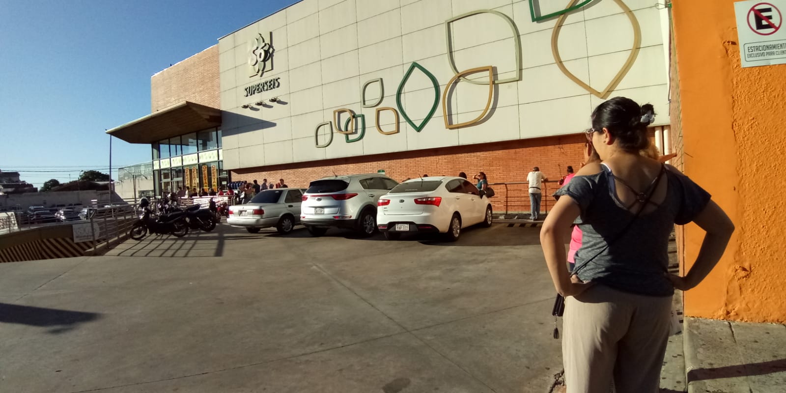 Los supermercados seguirán abiertos.