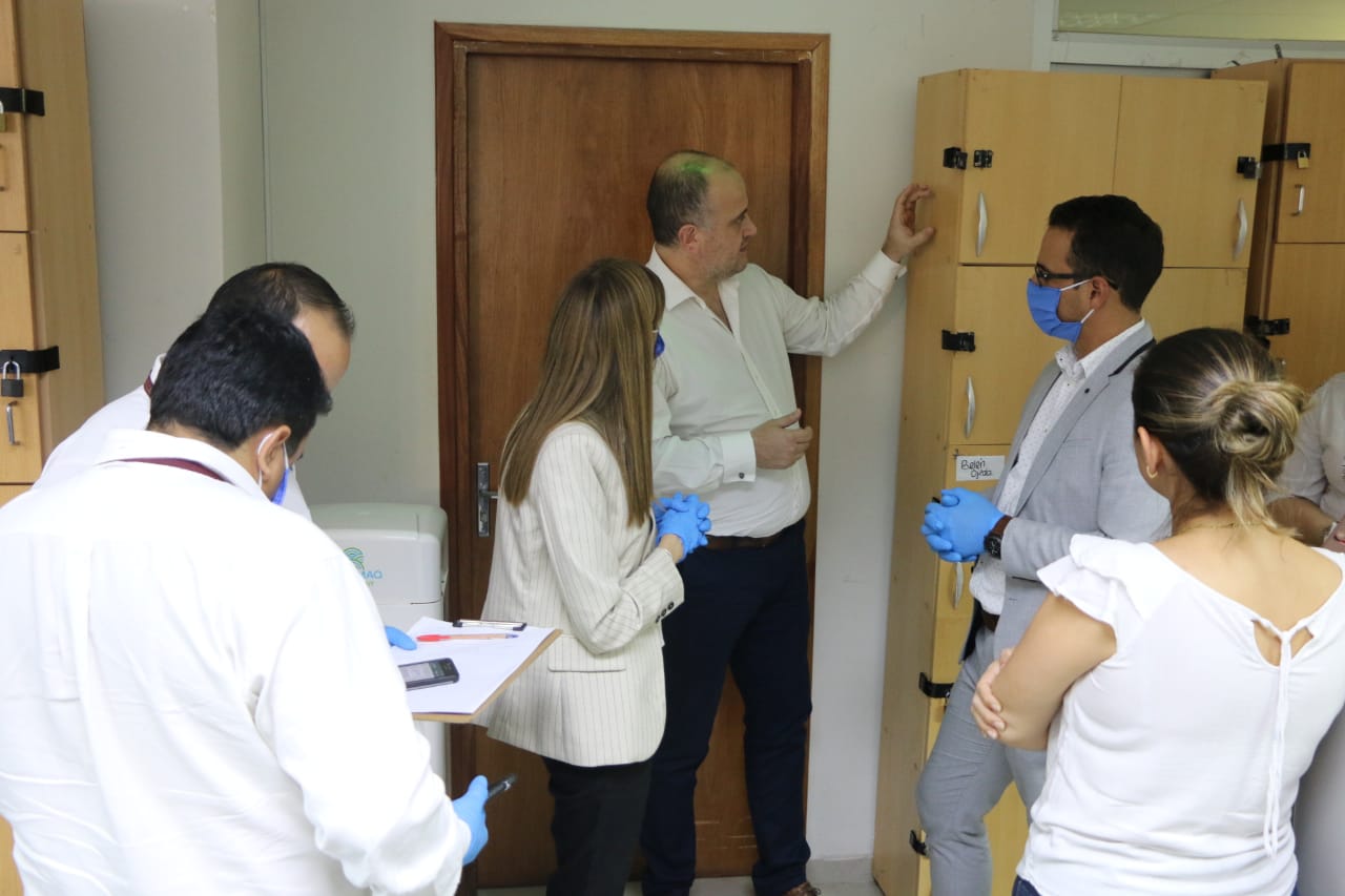 Verificaciones en empresas por parte del Ministerio de Trabajo para controlar el cumplimiento de las medidas de seguridad establecidas por el Ministerio de Salud. Foto: @MTESS_PY