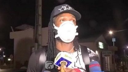 Adebayor habló con el medio local ORTB y explicó que no cuenta con ningún síntoma de coronavirus.