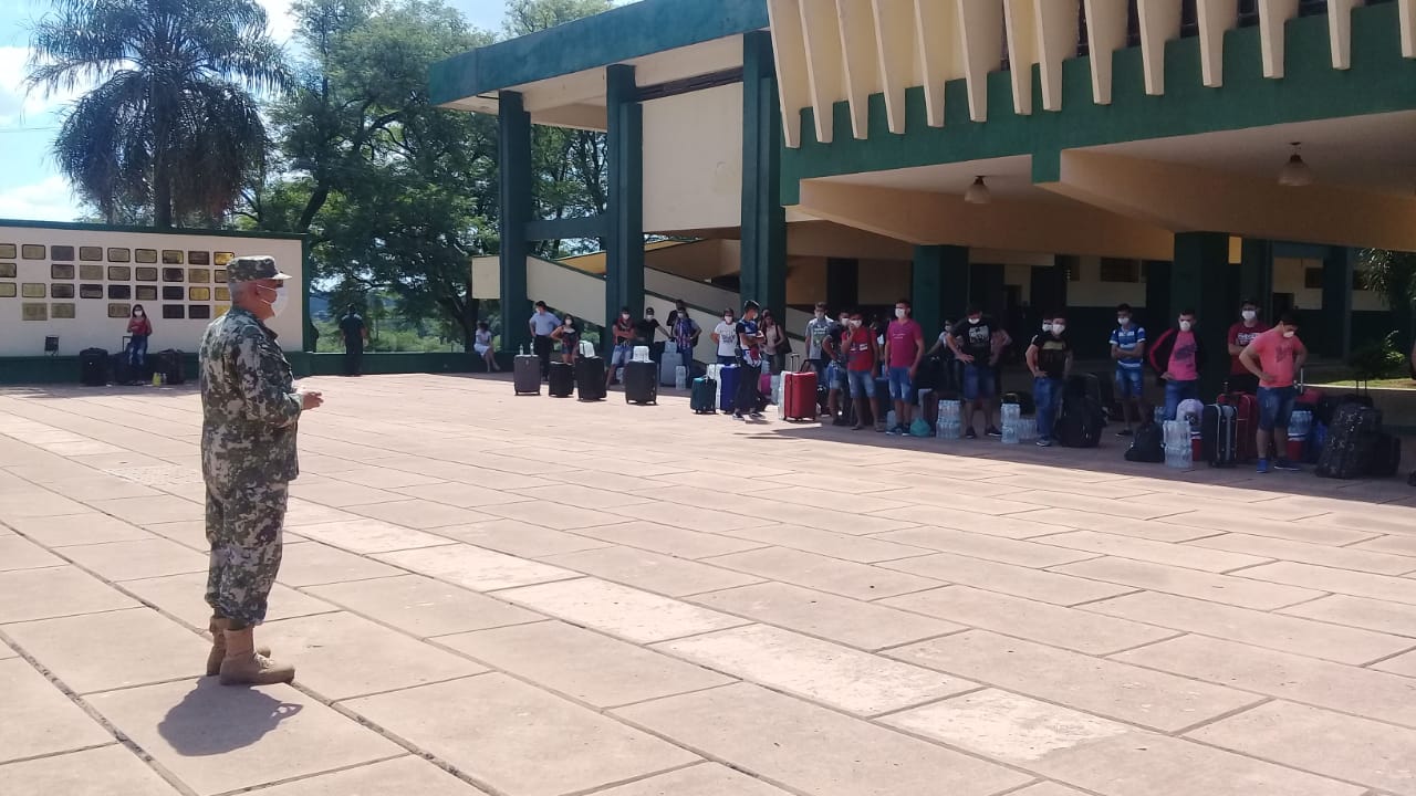 Un grupo de paraguayos que ingresó desde el Brasil fue trasladado al Academil.
