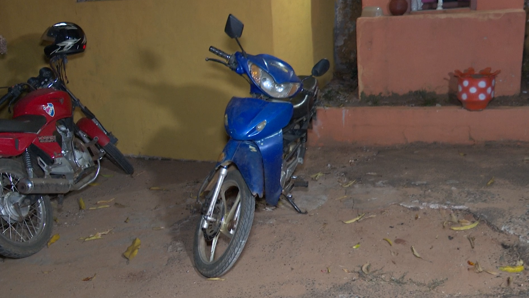 Los detenidos se desplazaban a bordo de una motocicleta e intentaron huir de los agentes del Grupo Lince, según el informe policial.