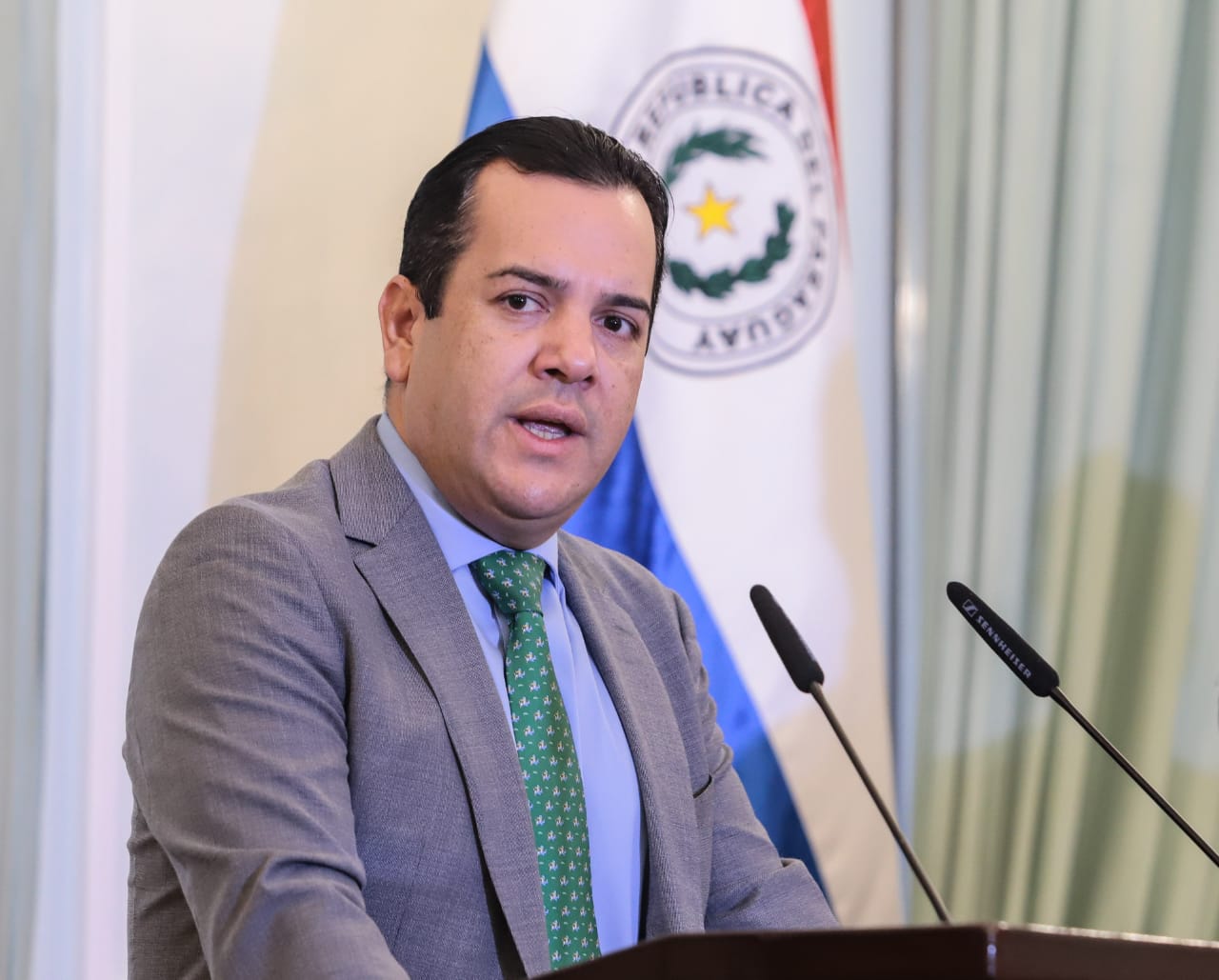 Friedmann anunció las nuevas medidas desde el Palacio de López.