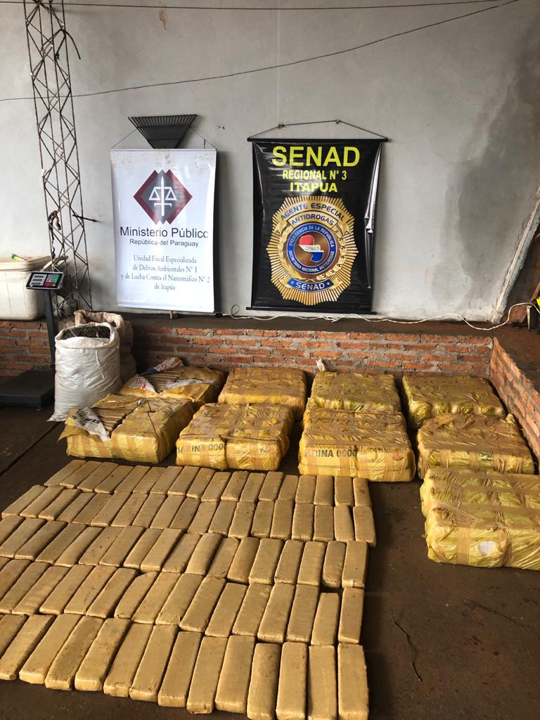 Más de 418 kilos de marihuana, distribuida en 651 paquetes, fue incautada por la Senad. Foto: @senad_paraguay