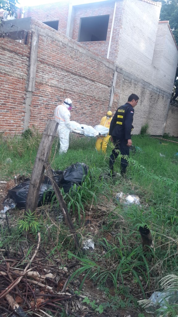 El cuerpo del hombre fue encontrado en un patio baldío. Foto: Gentileza