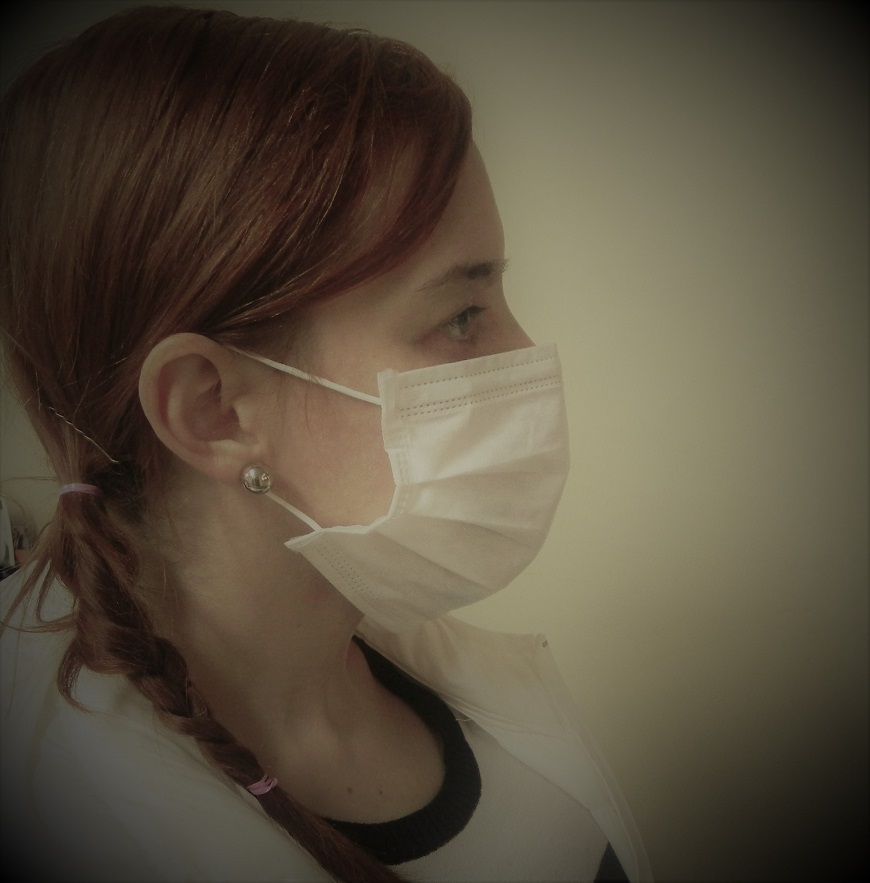 El uso de mascarilla es recomendado en todos los espacios cerrados donde existan otras personas. Foto: Ministerio de Salud