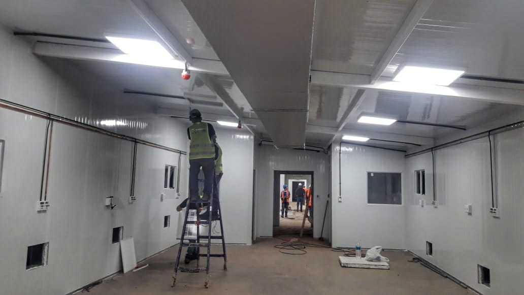 La iluminación de los pabellones ya fue instalada.