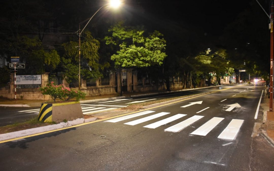 Comuna capitalina realiza trabajos nocturnos de señalización de calles