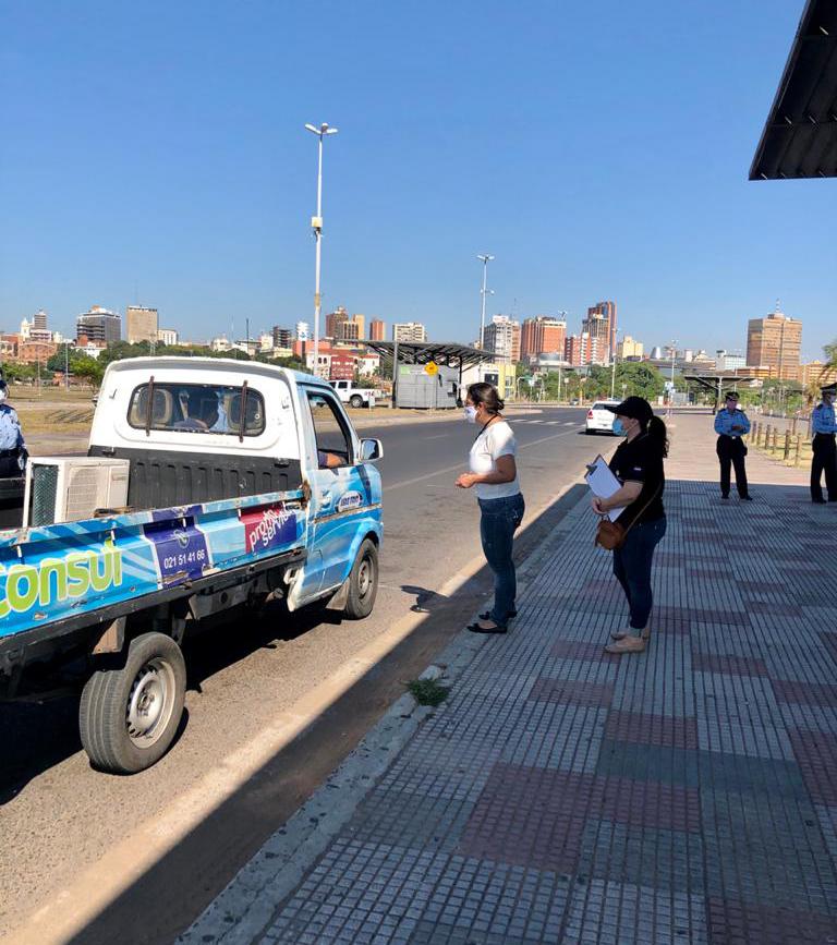 Los controles en la vía pública sobre el cumplimiento de las medidas sanitarias son realizados diariamente. Foto: @MinPublicoPy