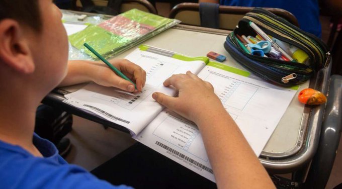 Un 5% de los estudiantes reciben los materiales de forma impresa, según el MEC.