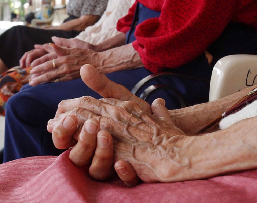 Desde el Ministerio de Salud recuerdan que es compromiso de todos, lograr una vida saludable para los adultos mayores. Foto: Ministerio de Salud