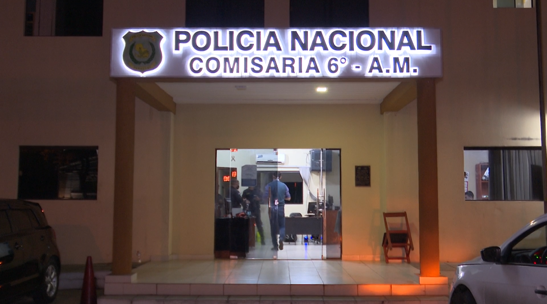 El hombre tras ser aprehendido, quedó detenido en una celda de la Comisaría Sexta Metropolitana.