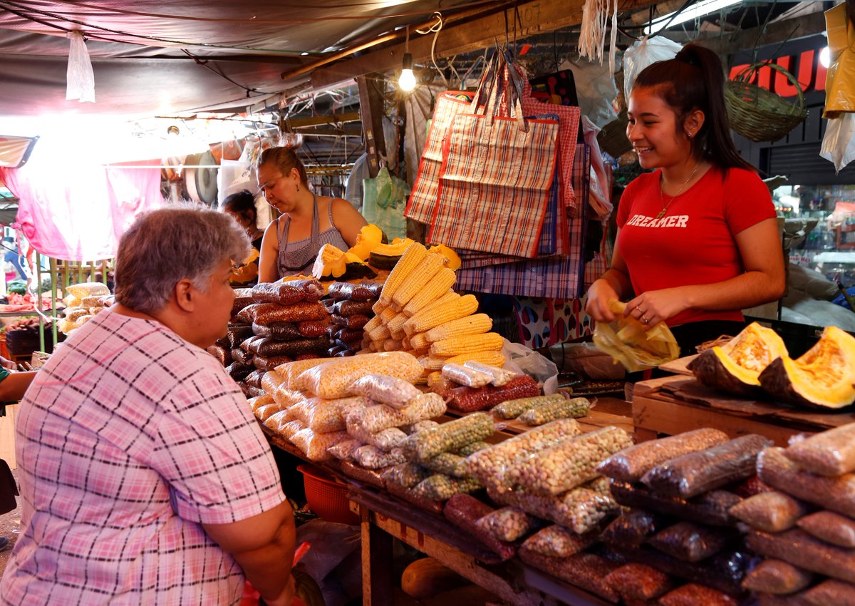 Los comerciantes esperan volver a abrir sus negocios. (Foto archivo)