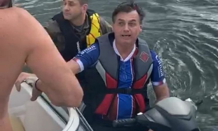 Jair Bolsonaro nuevamente subestimó a la enfermedad y sostuvo que el 70% de la población brasileña se contagiará.