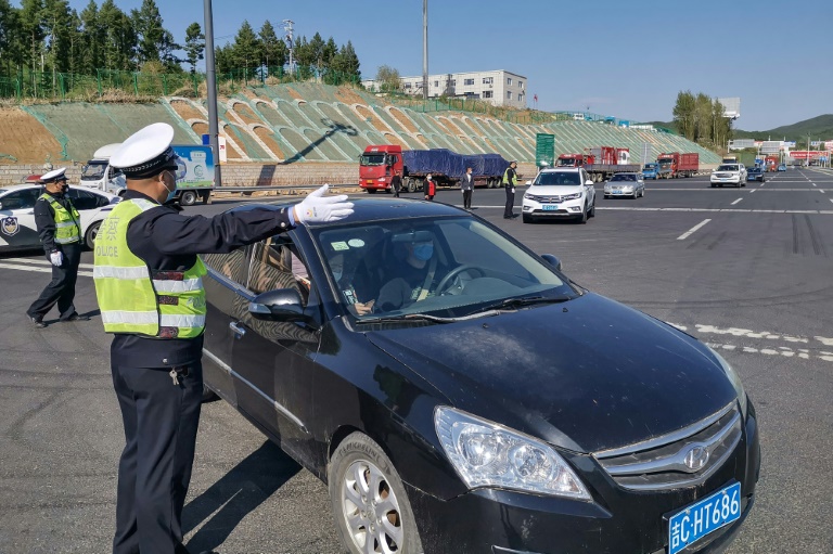 Controles establecidos en la ciudad de Jilin, China. Foto: AFP