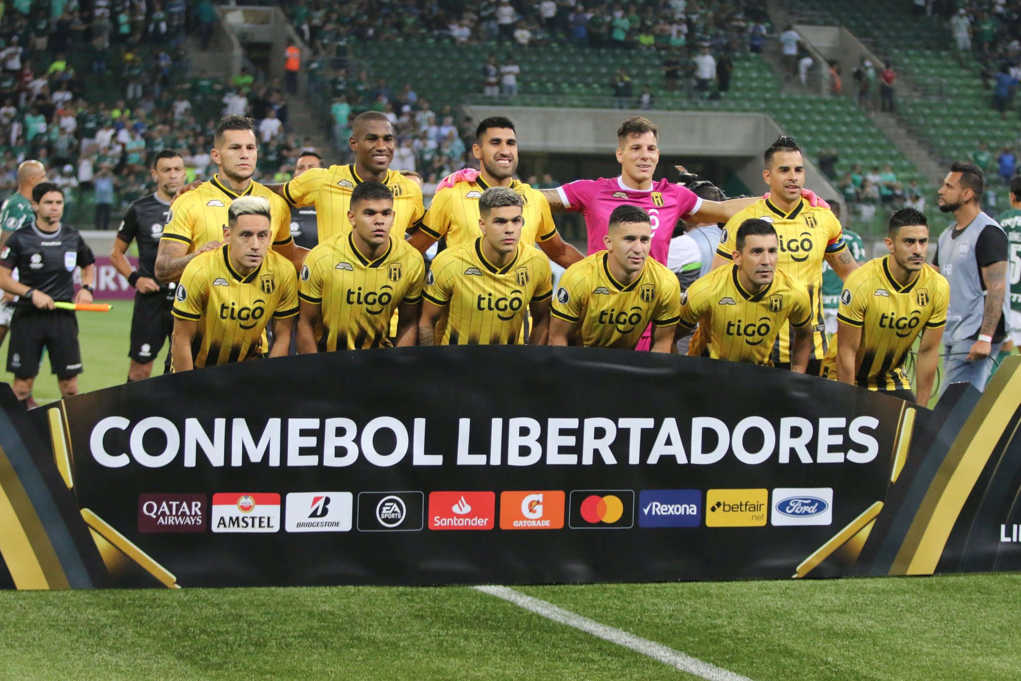 Plantel del Club Guaraní en el partido contra Palmeiras por la Conmebol Libertadores. Foto: @ClubGuarani