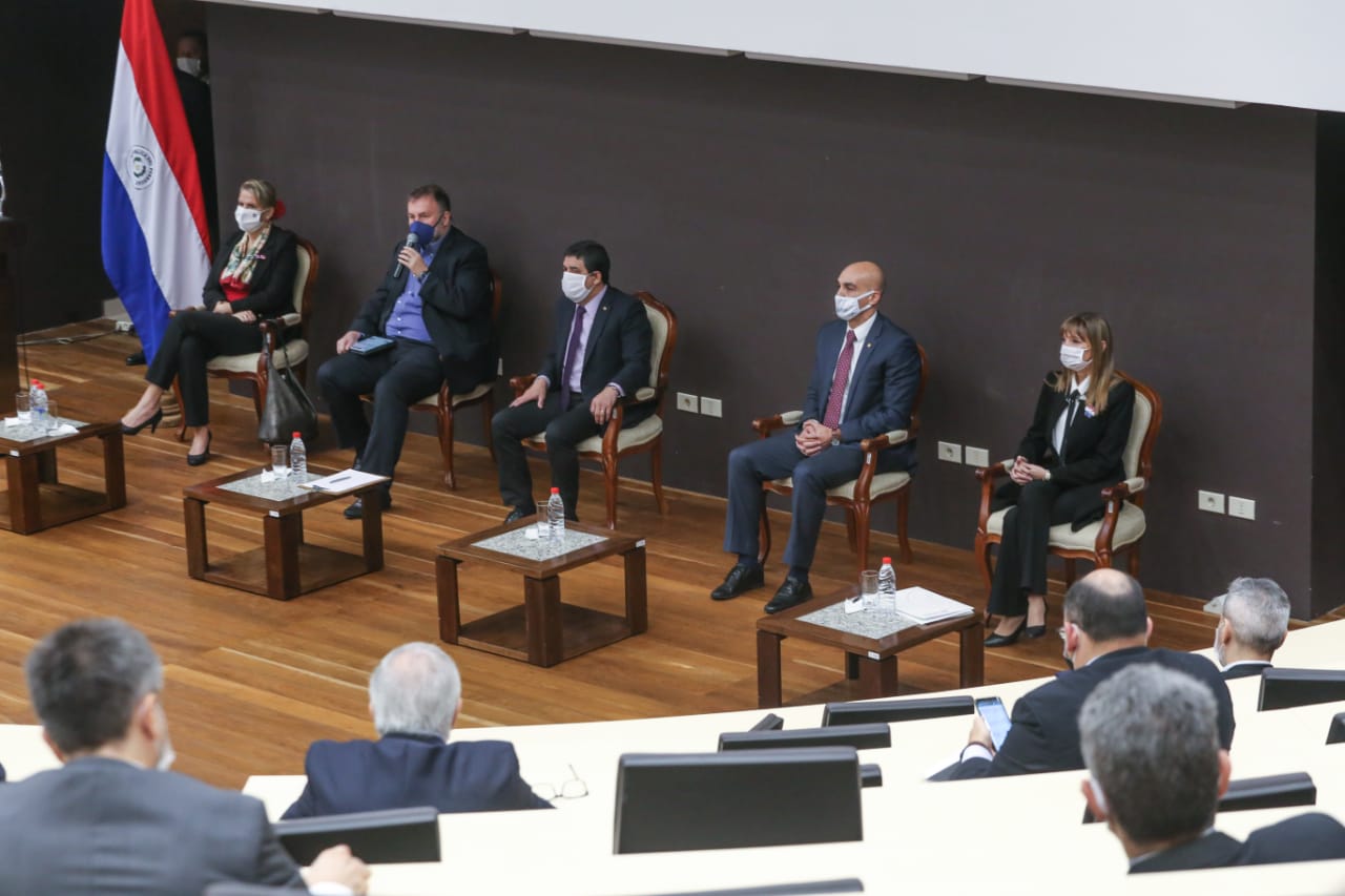 Reunión de ministros del Ejecutivo en el Banco Central, para presentar plan de reactivación económica.